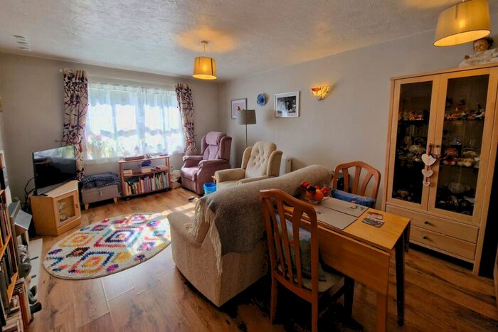 2 Bedroom Flat For Sale In Cody Close, Ash Vale, Surrey, GU12