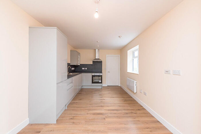 1 Bedroom Flat To Rent In Canal Street, Oldbury, West Midlands, B69