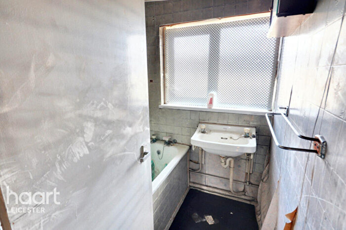 3 Bedroom Terraced House For Sale In Ledbury Green, Leicester, LE4