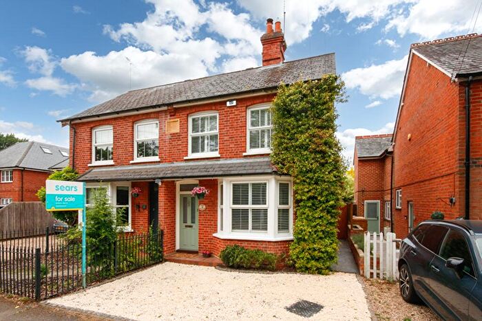 3 Bedroom Semi-Detached House For Sale In St Marks Road, Binfield, RG42