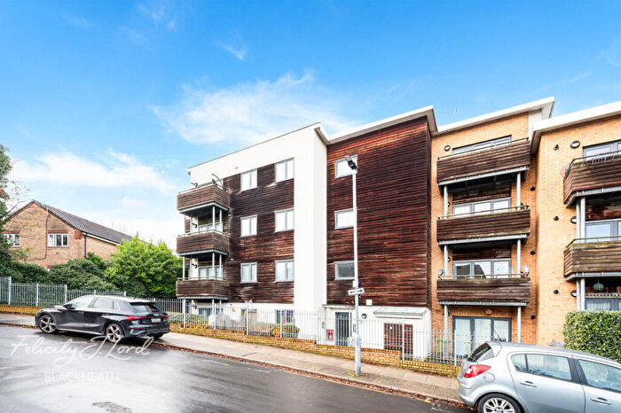 2 Bedroom Apartment For Sale In Bramhope Lane, Charlton, SE7