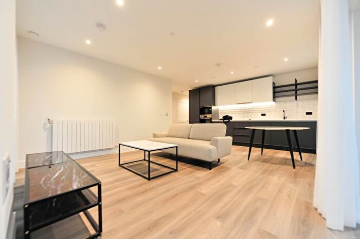 3 Bedroom Flat To Rent In Townsend Road, London, SE3