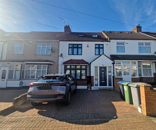 4 Bedroom Semi Detached House To Rent In Greenway, Kenton, Harrow, HA3