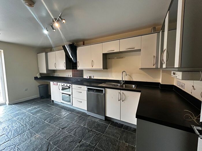 5 Bedroom Semi-Detached House To Rent In Boniface Road, Smethwick, B66