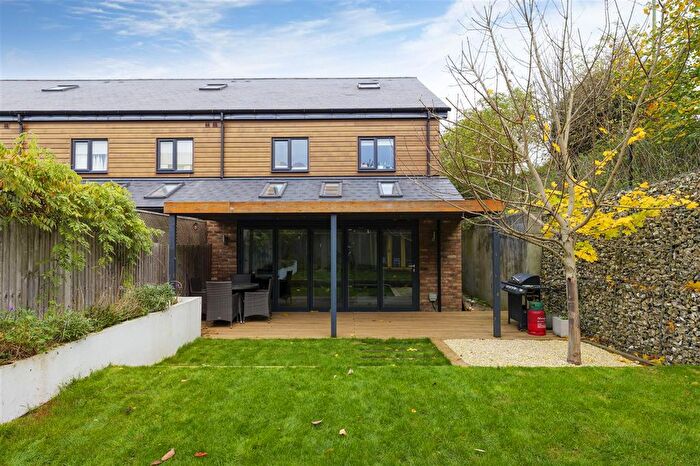 4 Bedroom End Of Terrace House For Sale In Romney Road, Allington, Maidstone, ME16