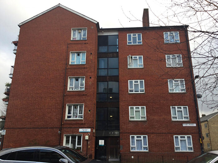 2 Bedroom Flat For Sale In Olney Road, London, SE17