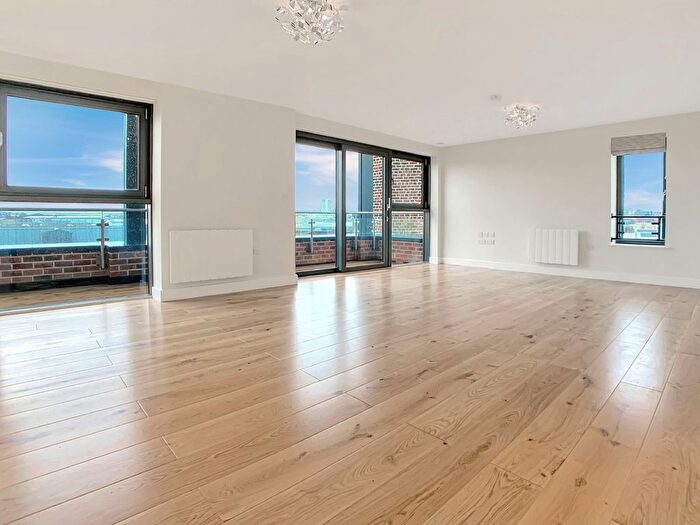 3 Bedroom Flat To Rent In Block D, Victoria Riverside, Leeds City Centre, LS10