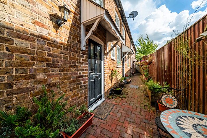 2 Bedroom Maisonette For Sale In Bridge Street, Leatherhead, Surrey, KT22