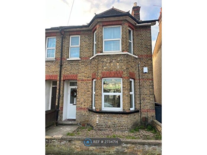 2 Bedroom Maisonette To Rent In Montem Lane, Slough, SL1