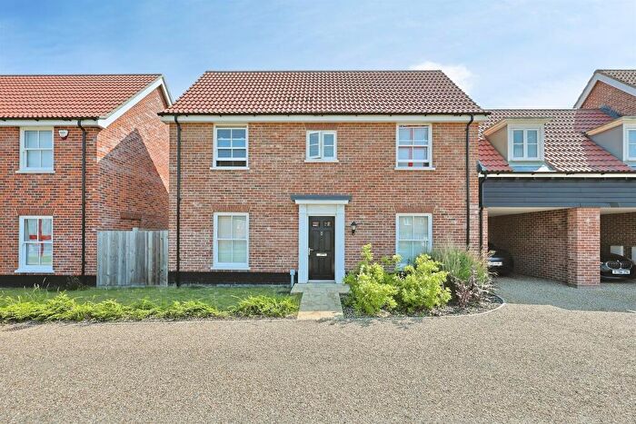 4 Bedroom Link Detached House For Sale In Sandpiper Way, Sprowston, Norwich, NR7