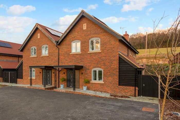 3 Bedroom Semi-Detached House To Rent In The Vale Chesham, HP5