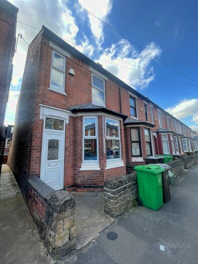 4 Bedroom House Of Multiple Occupation To Rent In Rothesay Avenue, Nottingham, NG7