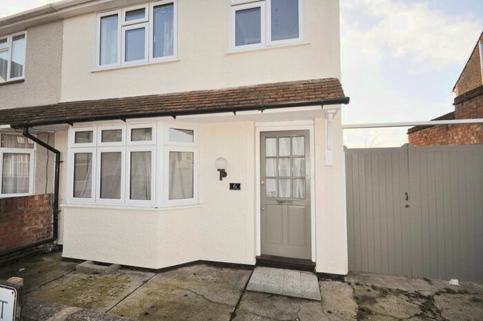 3 Bedroom Semi-Detached House To Rent In Stanley Street, Kempston, Bedford, MK42