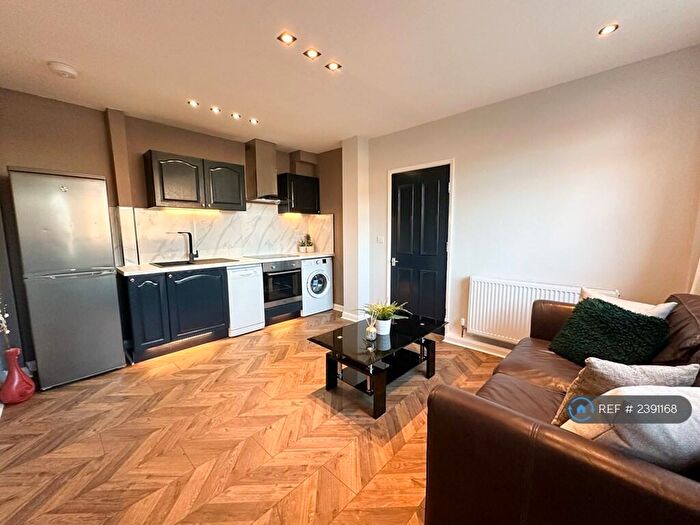 2 Bedroom Flat To Rent In Chesters Avenue, Newcastle Upon Tyne, NE12