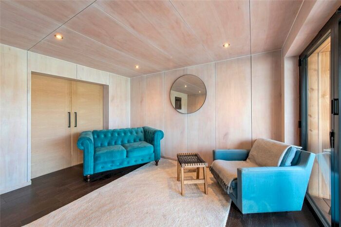1 Bedroom Detached House For Sale In Manor Lane, Rochester, Kent, ME1
