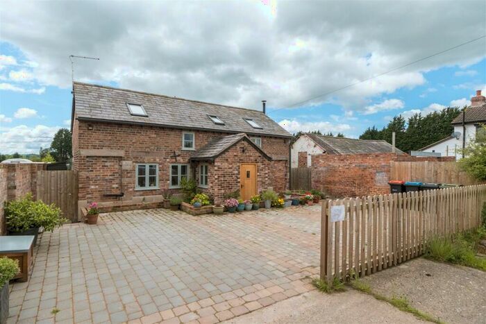 2 Bedroom Barn Conversion For Sale In Wood Lane, Tattenhall, CH3