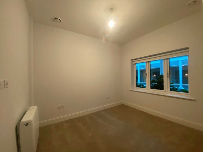 1 Bedroom Flat To Rent In Memorial Avenue, Slough, SL1