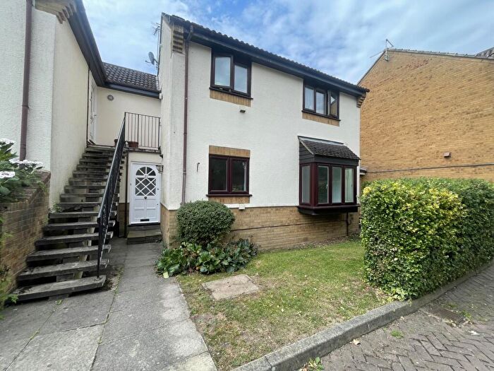 1 Bedroom Flat To Rent In Slade End, Theydon Bois, CM16