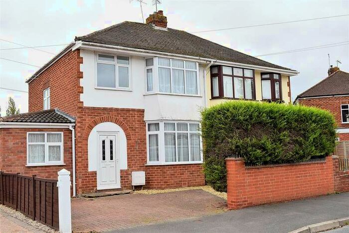 4 Bedroom Semi-Detached House To Rent In Harrington Road, Worcester, WR2