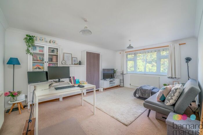 1 Bedroom Flat To Rent In Cameron Close, Myddelton Park, London, N20