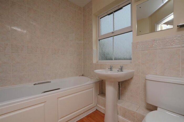 3 Bedroom Flat To Rent In Venneit Close, Oxford, OX1