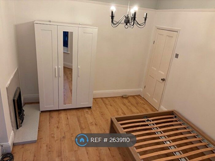1 Bedroom Flat To Rent In Amesbury Avenue, London, SW2