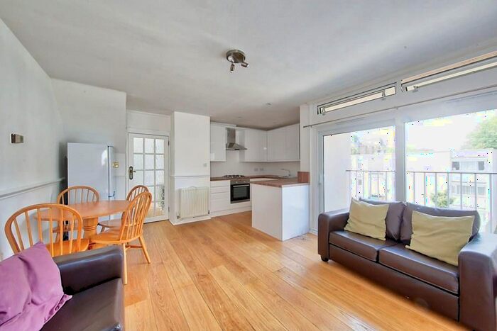 4 Bedroom Flat To Rent In Victoria Rise, London, SW4