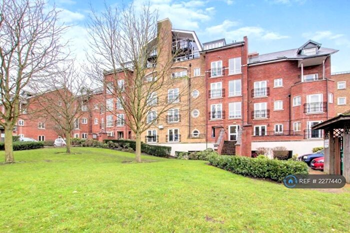 2 Bedroom Flat To Rent In Iliffe Close, Reading, RG1