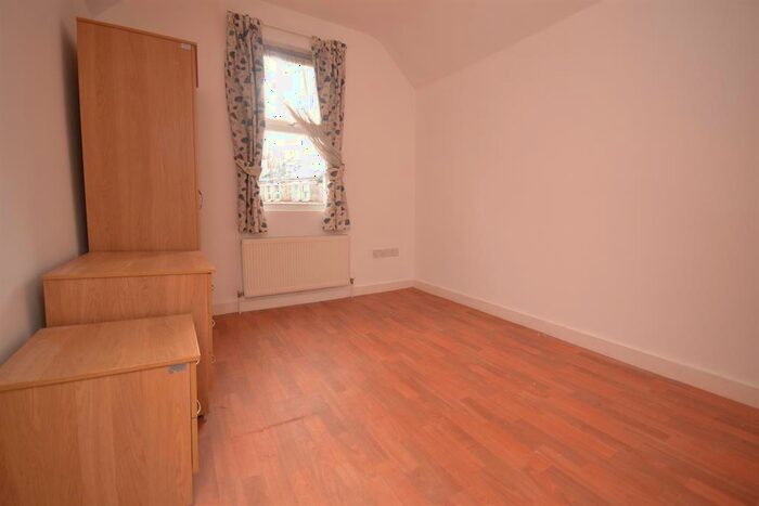 1 Bedroom Flat To Rent In Grange Avenue, Reading, RG6