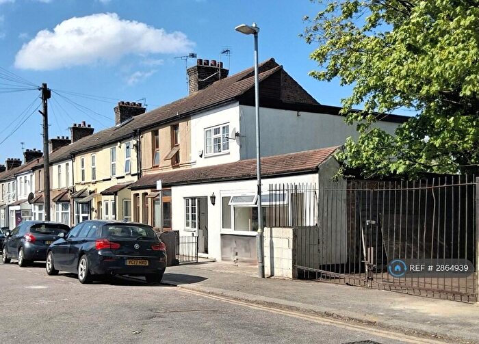 2 Bedroom End Of Terrace House To Rent In Surrey Road, Barking, IG11