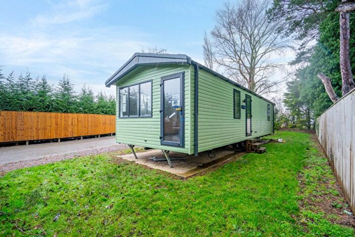 2 Bedroom Park Home For Sale In Hull Road, Wilberfoss, York, YO41