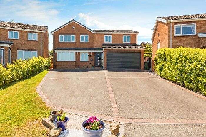 5 Bedroom Detached House For Sale In Mickledon Way, Pogmoor, Barnsley, S75