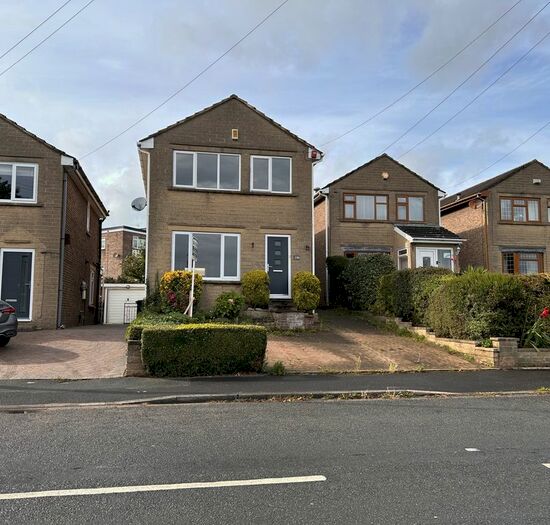 4 Bedroom Detached House To Rent In Upper Batley Low Lane, Batley, WF17