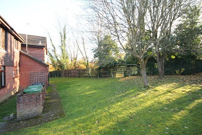 1 Bedroom Flat For Sale In Bracken Close, Great Bookham, KT23
