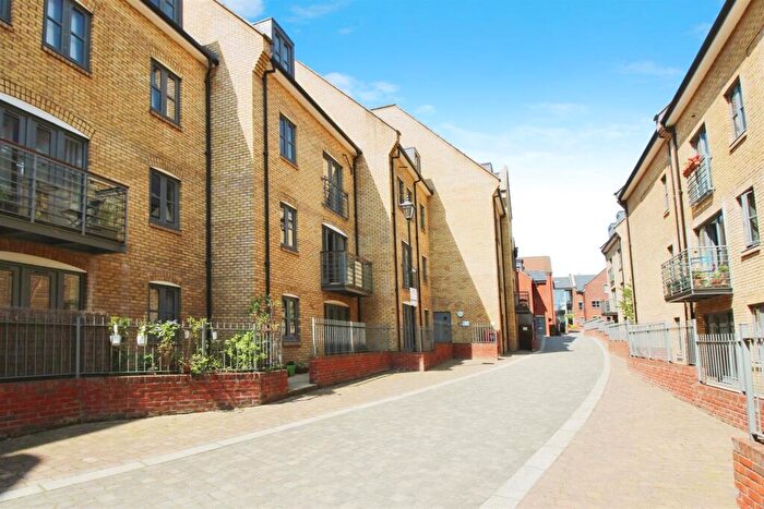 2 Bedroom Flat To Rent In Coopers Yard, Paynes Park, Hitchin, SG5