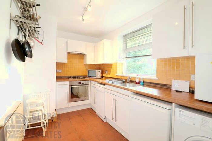 3 Bedroom Flat To Rent In Mornington Street, London, NW1