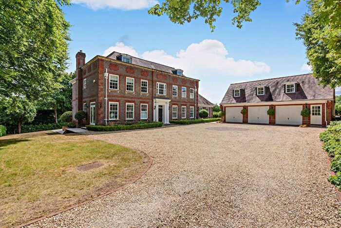 6 Bedroom Detached House For Sale In Flowers Hill, Pangbourne, Berkshire, RG8