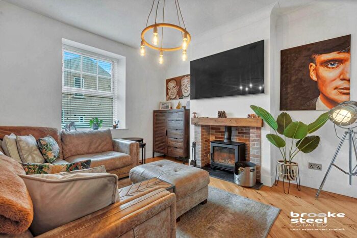 2 Bedroom Terraced House For Sale In Woodlands View, Weir, OL13