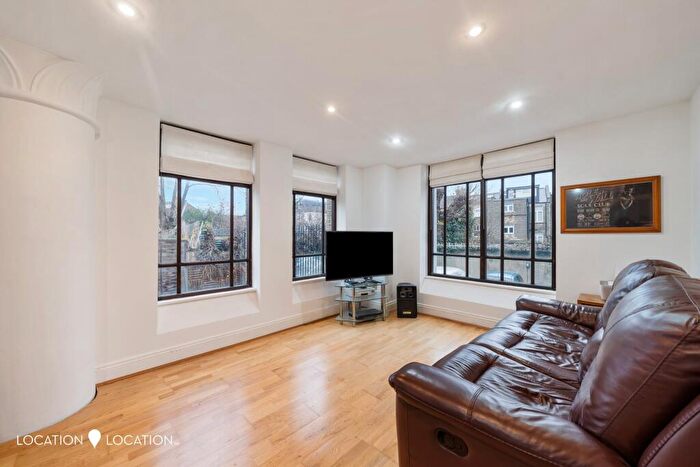 2 Bedroom Flat For Sale In Ark Court, Alkham Road, N16