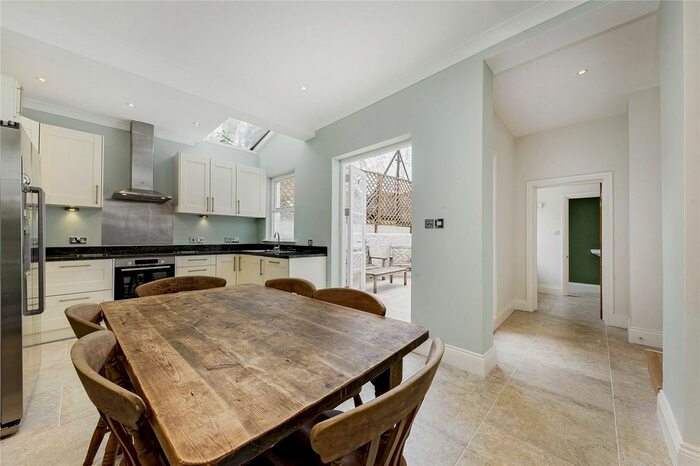 3 Bedroom Terraced House To Rent In Devonport Road, Shepherds Bush, London, W12