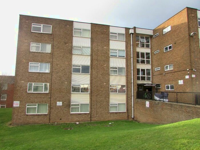 Studio To Rent In Handcross Road, Luton, Bedfordshire, LU2