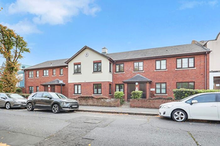 1 Bedroom Flat For Sale In Harrow Road, E11