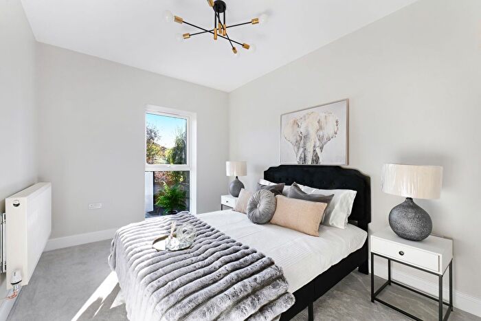 4 Bedroom Semi-Detached House For Sale In Woodmansterne Lane, Wallington, SM6