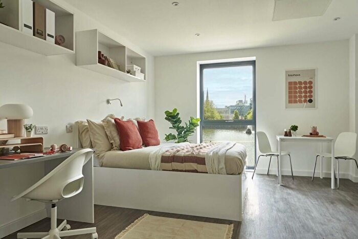 Studio To Rent In The Reservoir, North Hill, PL4