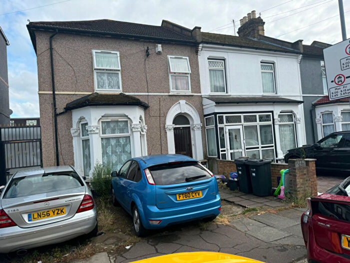 2 Bedroom Flat To Rent In Ruland Road, IG1