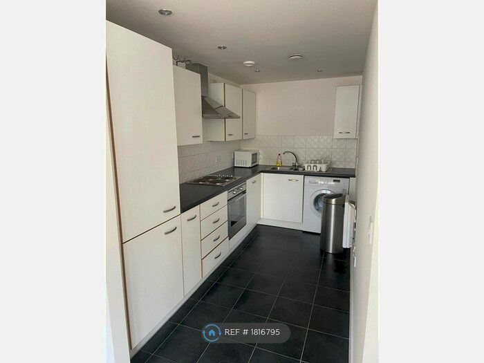 1 Bedroom Flat To Rent In Phoenix Way, London, SW18