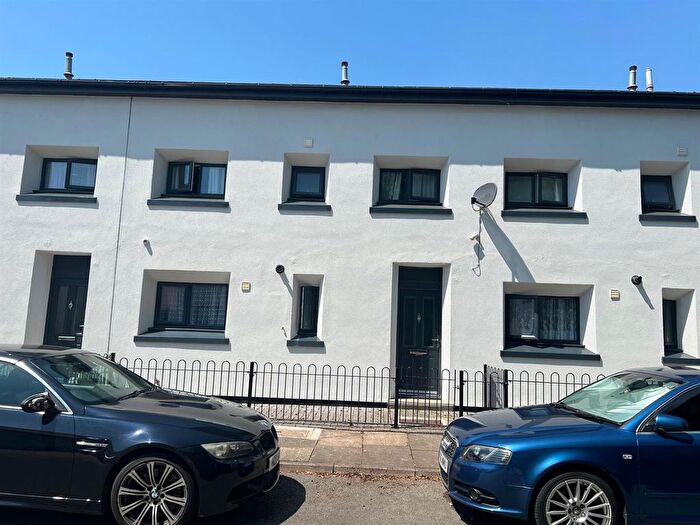 4 Bedroom Property For Sale In Opossum Way, Hounslow, TW4