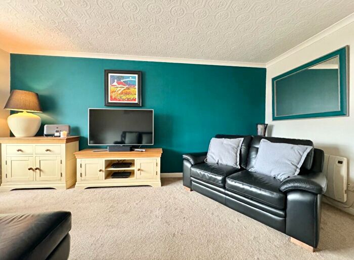 2 Bedroom Flat For Sale In Hunter Gardens, Bonnybridge, FK4