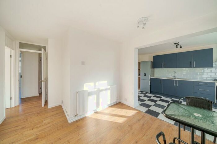 3 Bedroom Flat To Rent In Flaxman Road Camberwell, SE5