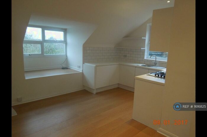 1 Bedroom Flat To Rent In Bushwood, London, E11